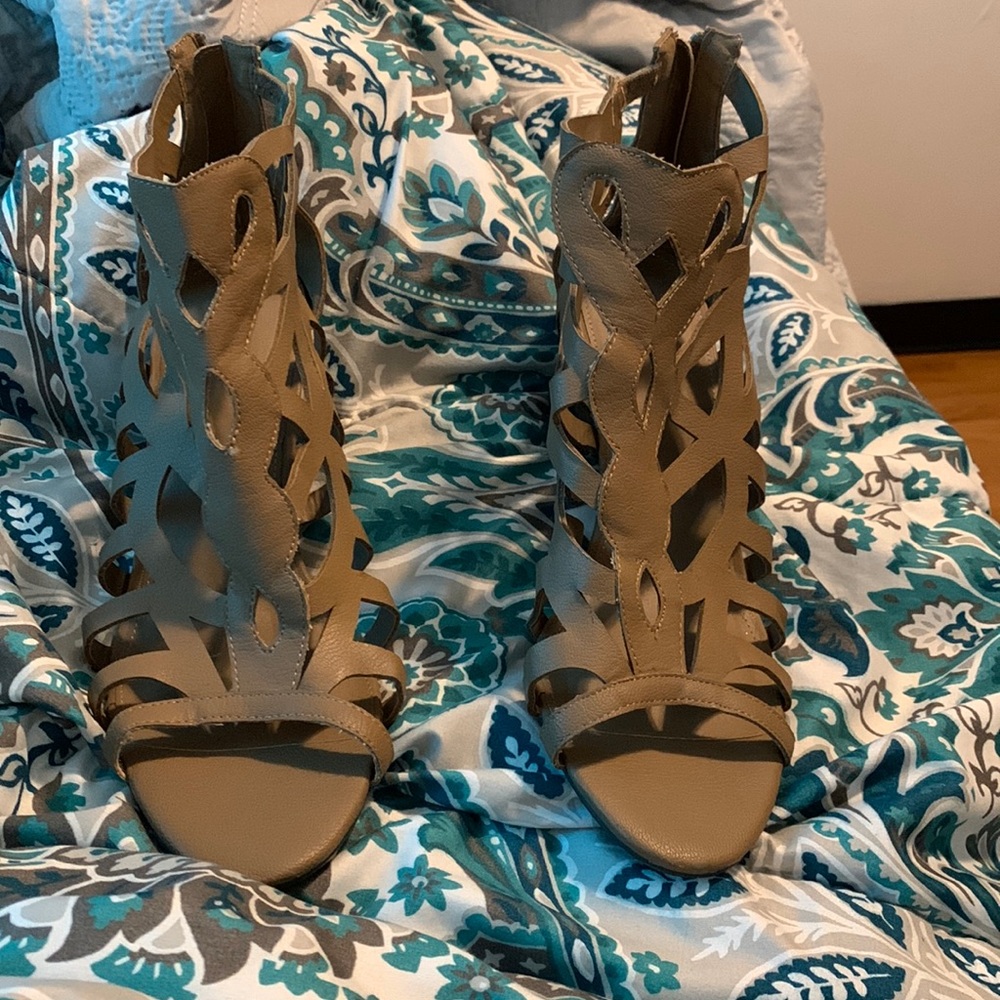 Brown/Tan cutout sandals with Heel